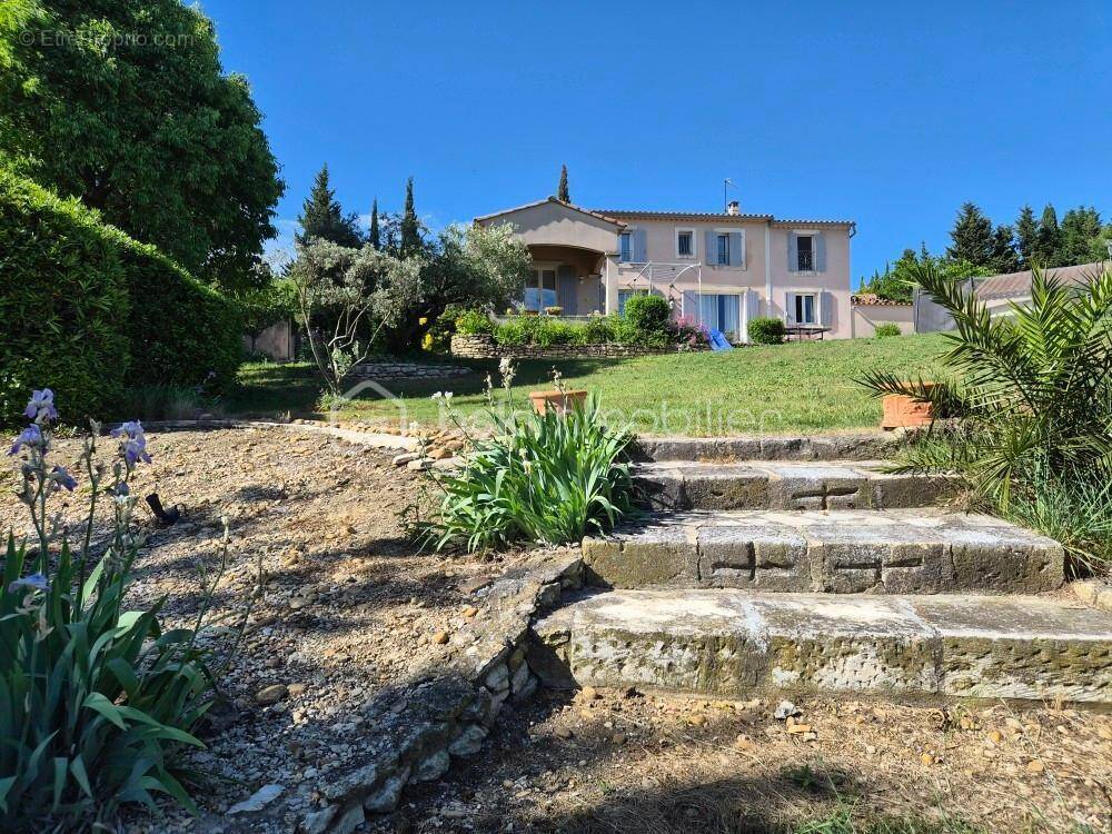 Maison à EYRAGUES