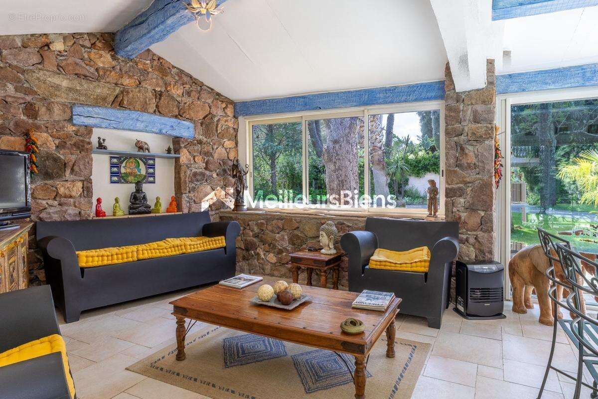 Maison à ROQUEBRUNE-SUR-ARGENS