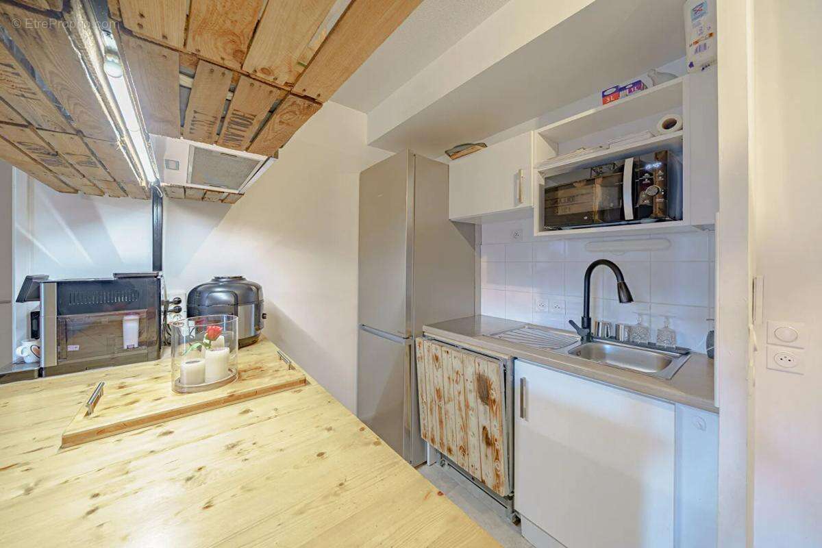 Appartement Le Castellet 2 pièce(s)  en rez de jardin 41.85 m2 avec parking en sous sol - photo 6