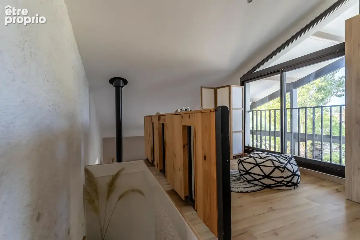 Une maison moderne avec piscine, jardin et parking - photo 26