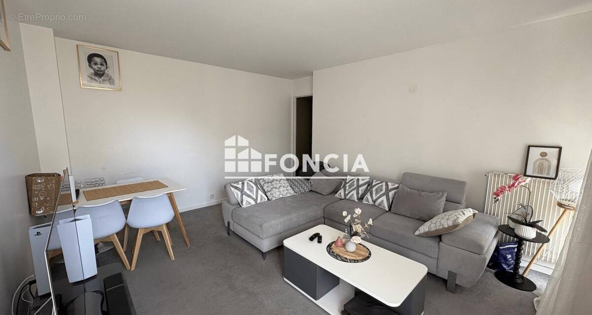 Appartement à FRESNES