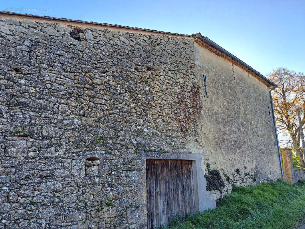 À Vendre : Charmante Propriété à rénover dans l'Entre-Deux-Mers - Réf 97 - photo 10