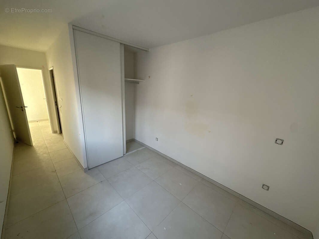 Appartement à VALERGUES