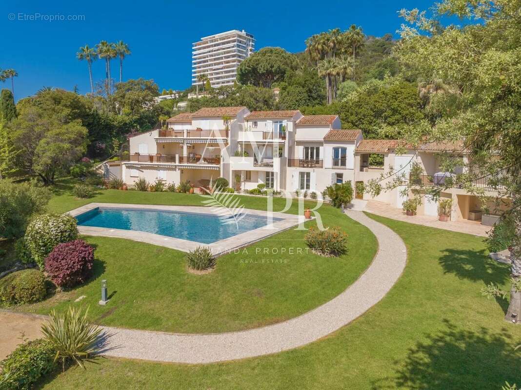 Cannes Californie – Élégance Contemporaine et Vue Mer d’Exception dans un Domaine Privé - photo 39