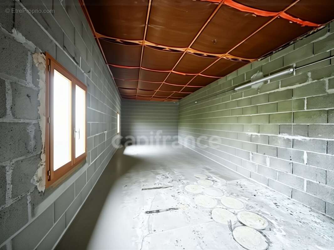 Dépôt / Local professionnel/ATELIER DE 171M2 – Roanne - photo 4