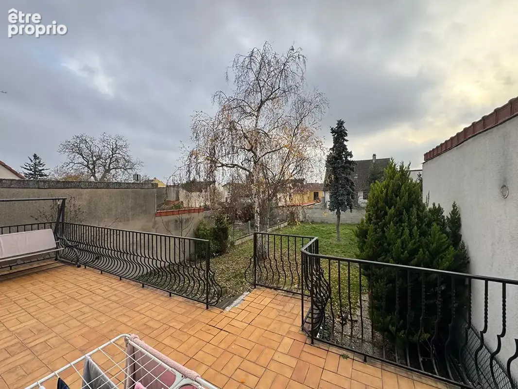 STAINS  Maison familiale 100 m²  Terrain 396 m²  Garage  Sous-sol total  355 300  FAI - photo 4