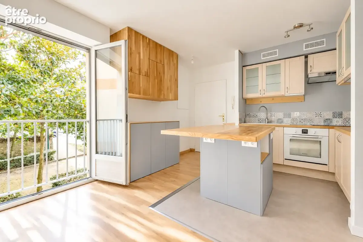 Superbe appartement entièrement rénové, où lumière, confort et qualité de vie se rejoigne. Ideal investissemen - photo 2