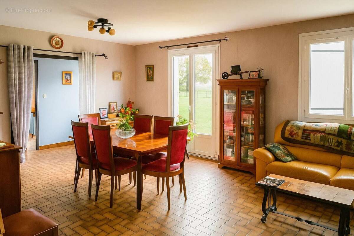 Maison à ORADOUR-SUR-VAYRES