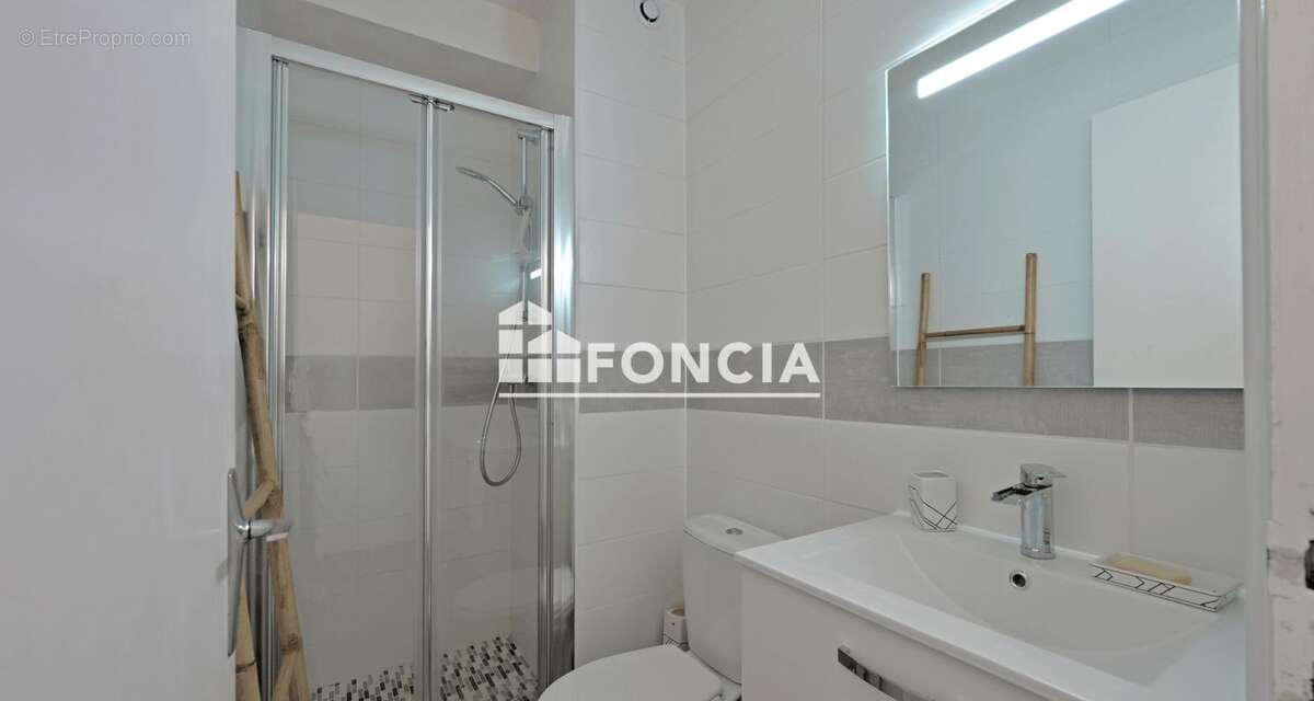 BOUCANET Grand P2 env 40 m2 cabine expo SUD parking privé proche plages et commerces - photo 5
