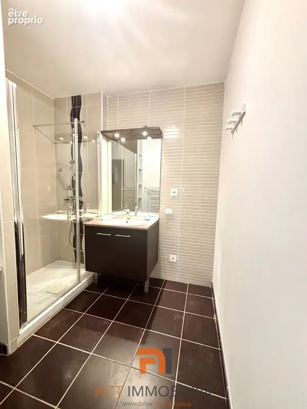 L'arbresle magnifique t4 76 m2, 2ème, ascenseur, séjour-cuisine 33 m2, 3ch, terrasse 17 m2, garage - photo 8