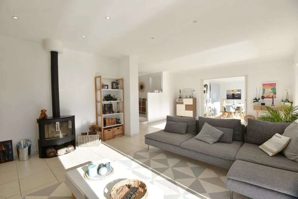 Maison à BAGNOLS-EN-FORET