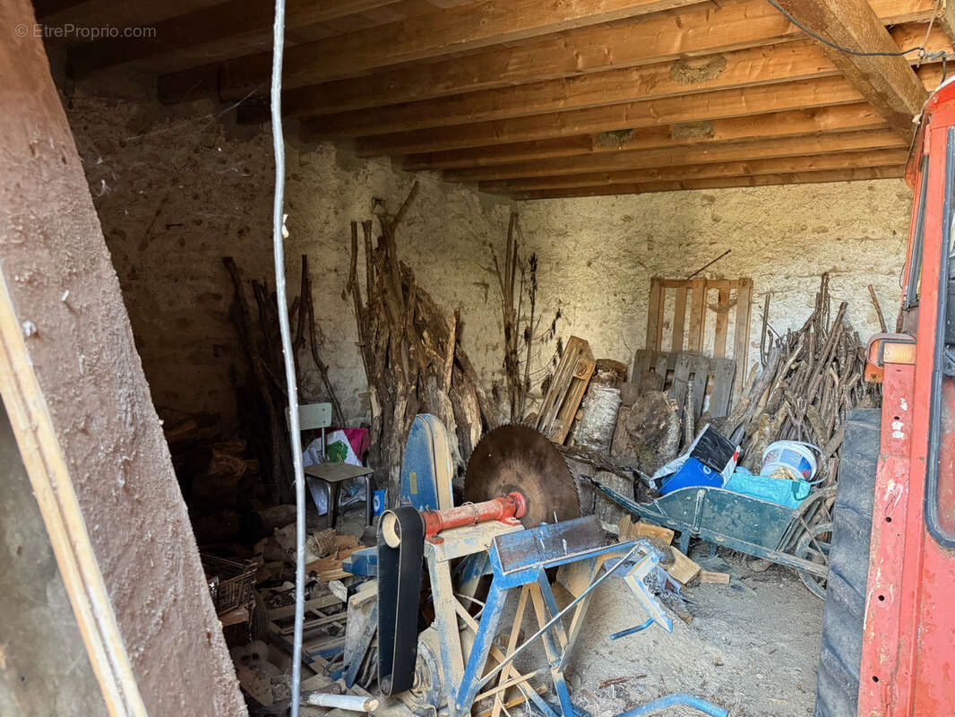 Auv 1227 : Maison de bourg à rénover, jardin, garages et grange - photo 101