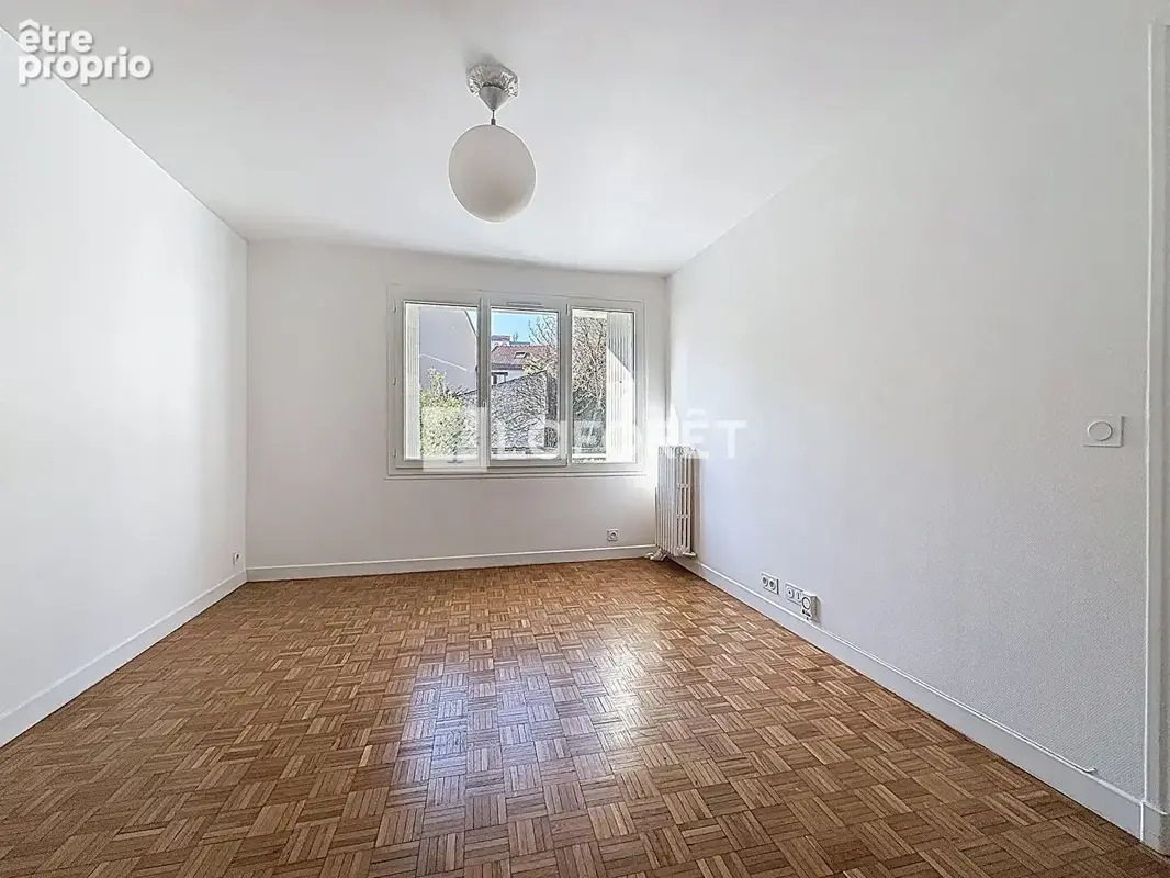 Suresnes Centre-ville - Studio 27,32 m² - Copropriété rénovée - Isolation & Chaudière - photo 7