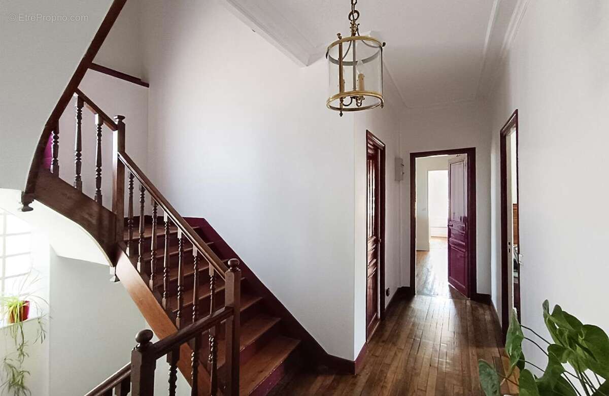 Maison Bourgeoise proche RER A 10 pièces 240m² NEUILLY-PLAISANCE (93360) - photo 9