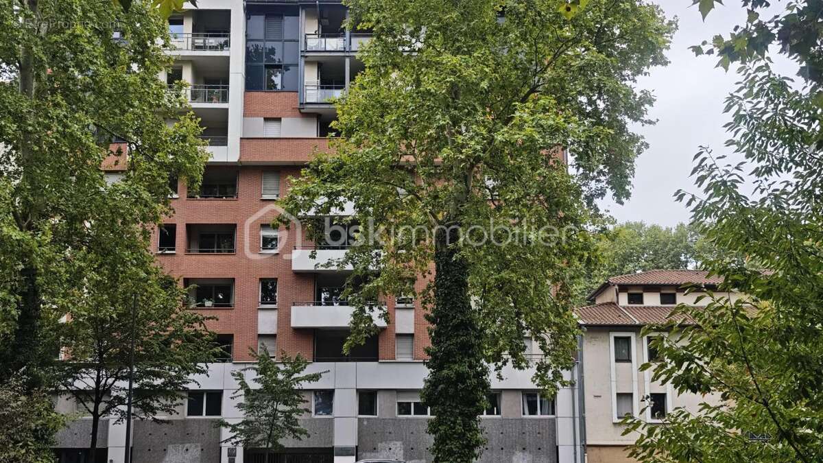 T3 de 63 m² entièrement refait à neuf  / Vue Canal du Midi (Bd de la Marquette) - photo 12