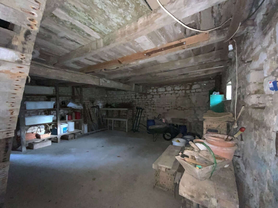 Maison à SAINT-GENIS-DE-SAINTONGE