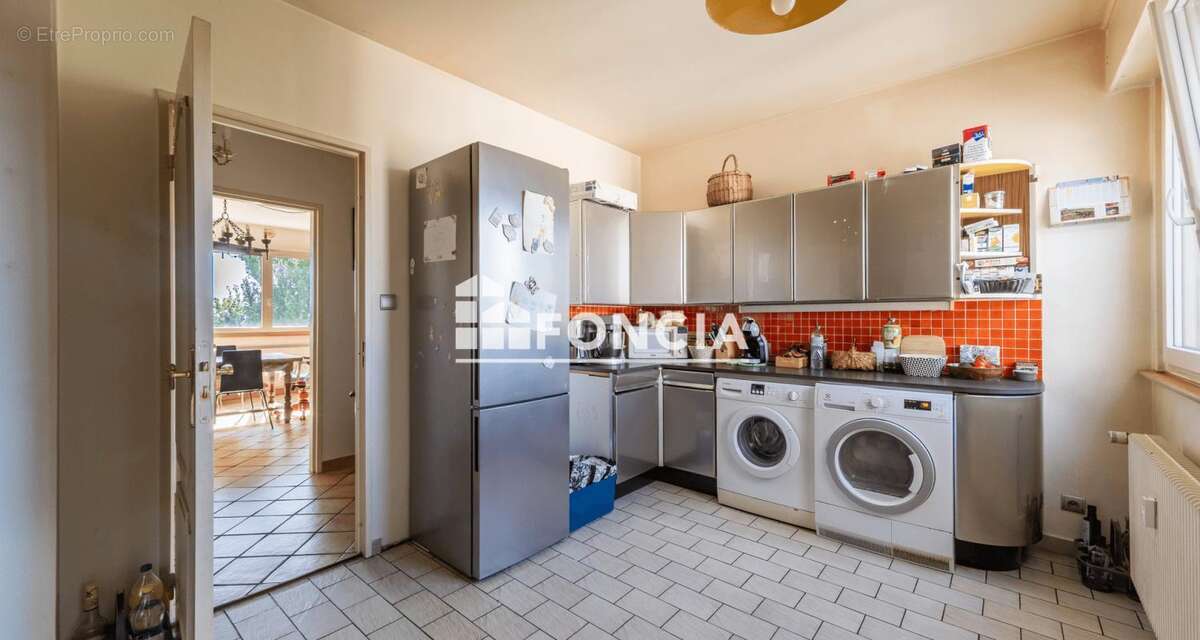 Superbe F5 de 121 m² dernier étage, traversant, 2 salle de bains et trois chambres, balcon sud-ouest et garage - photo 5