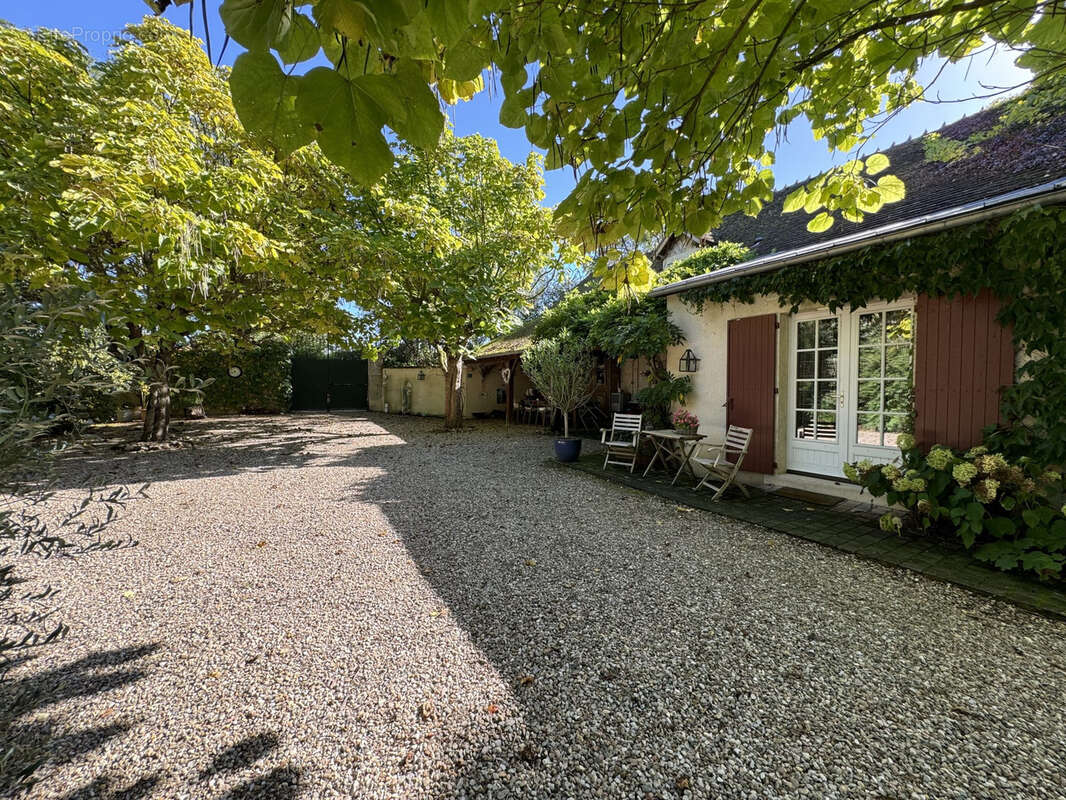 Propriété d'exception au Châtelet : 3,5 ha de nature avec piscine ! - photo 2