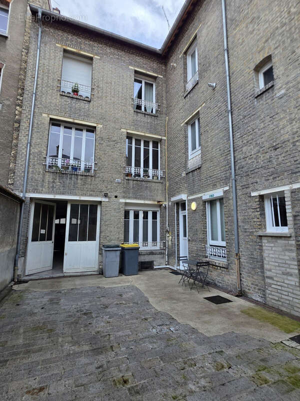 Appartement de 37 m² situé en rez-de-chaussée au sein d?une copropriété bien entretenue. - Appartement à REIMS