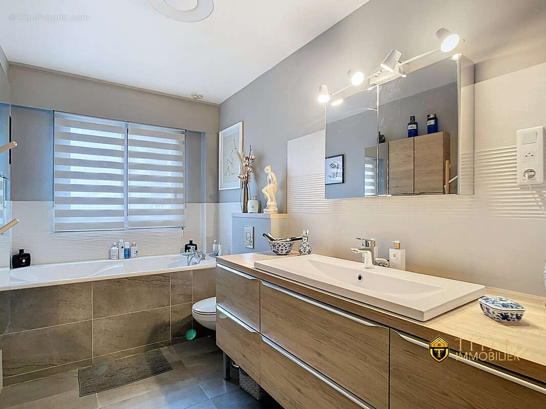 Maison 6 chambres, jardin, garage et local commercial - Saint-Pol-sur-Mer - Titan Immobilier