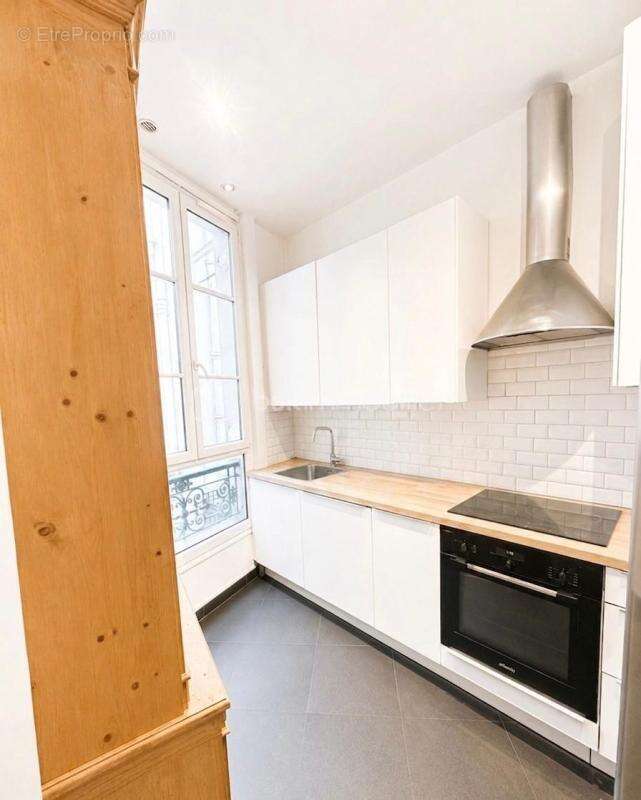COUP DE CŒUR - Très joli 3 pièces avec balcon dans un immeuble Haussmannien - BOULEVARD MAGENTA - photo 9