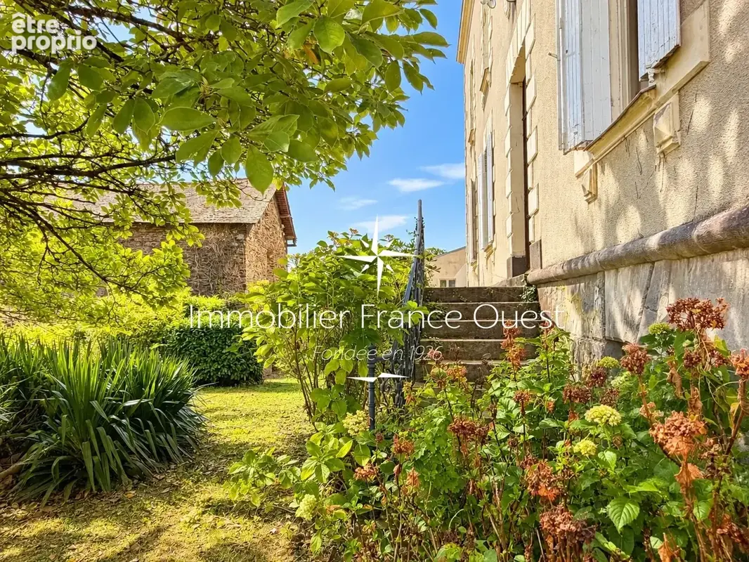 Élégante maison bourgeoise avec jardin au cœur de Candé (49) - photo 16