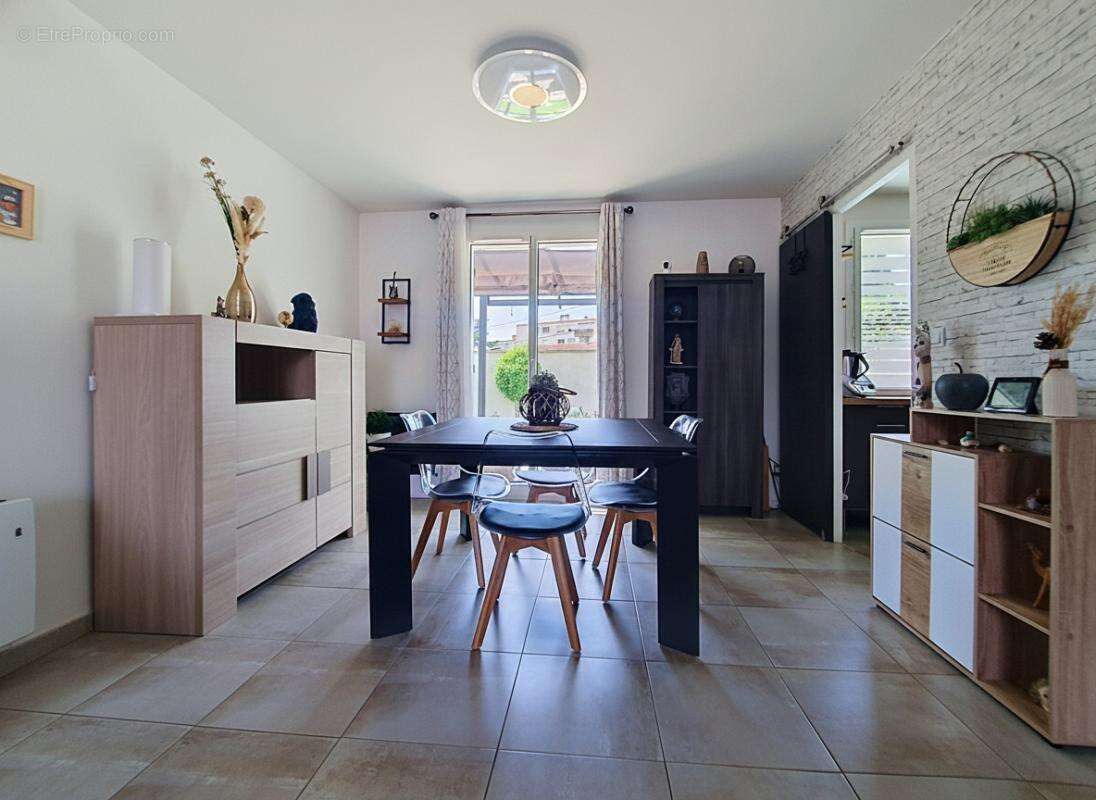 Maison - 3 Chambres - Buanderie - Garage - Sous-sol - Double Terrasse - Jardin - Au calme - photo 14