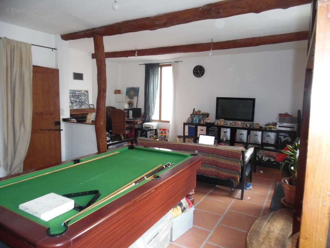 Maison à OPOUL-PERILLOS