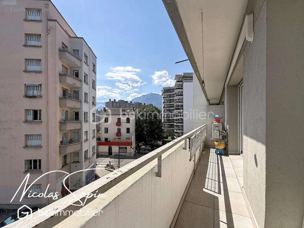 T3 entièrement rénové avec balcon - photo 9