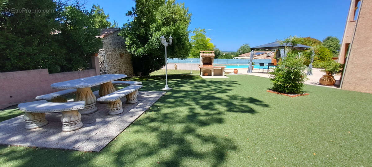 Maison traditionnelle de 184 m2 utiles (90 m2 hab.)   Piscine, grand garage et vue Cévennes   Gajan (30730) - photo 4