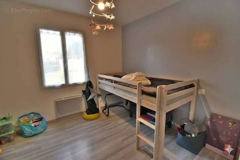 Maison à vendre 4 pièces VARS (16), 3 chambres et terrain - photo 9
