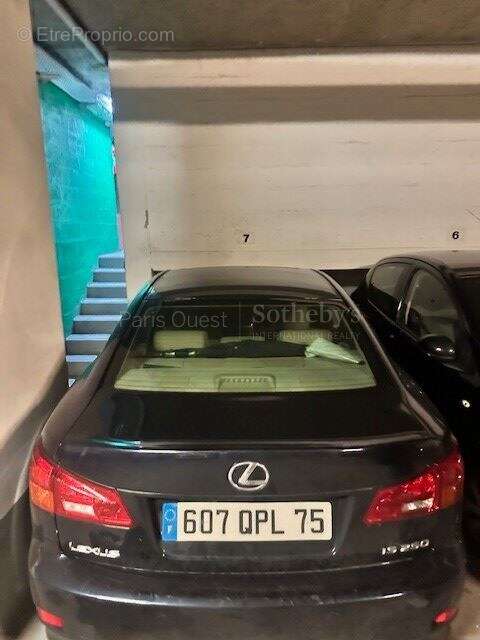 Appartement à PARIS-17E