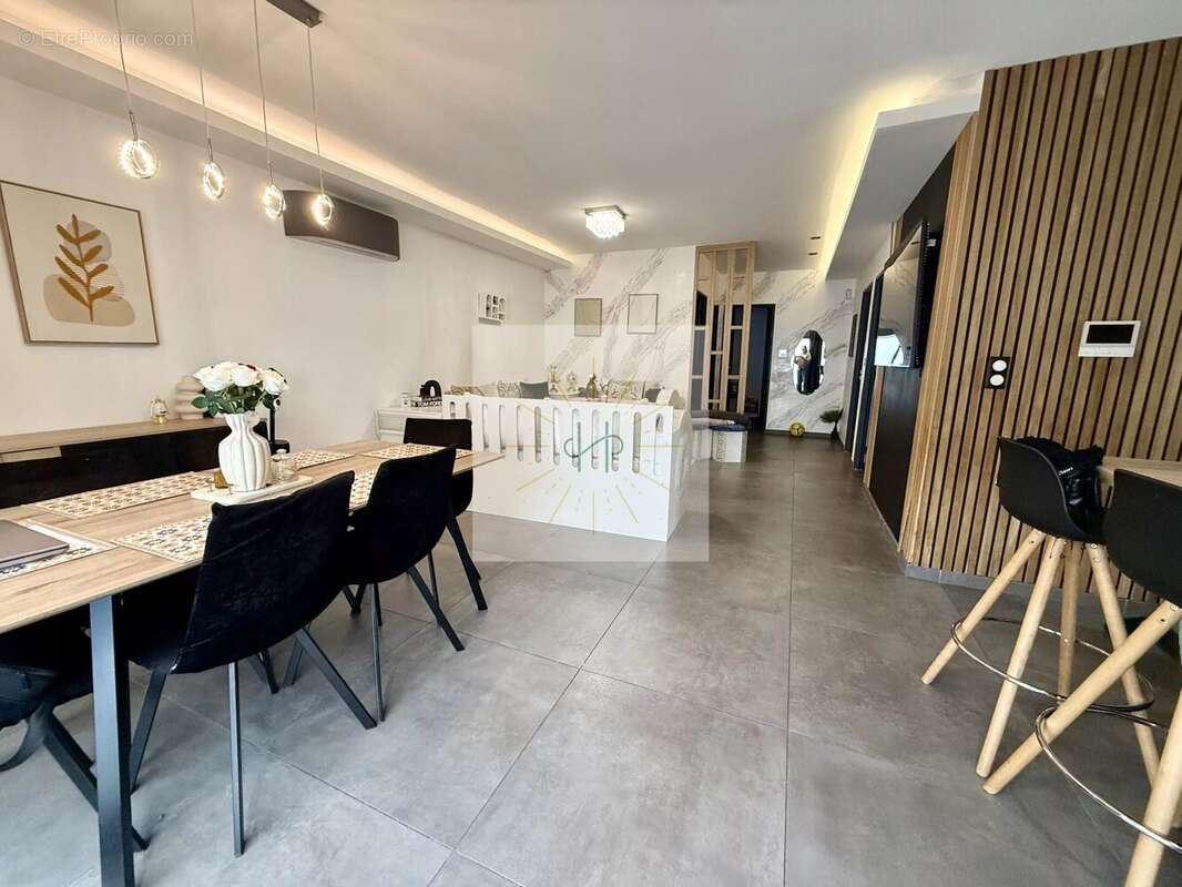 Maison à MONTELIMAR