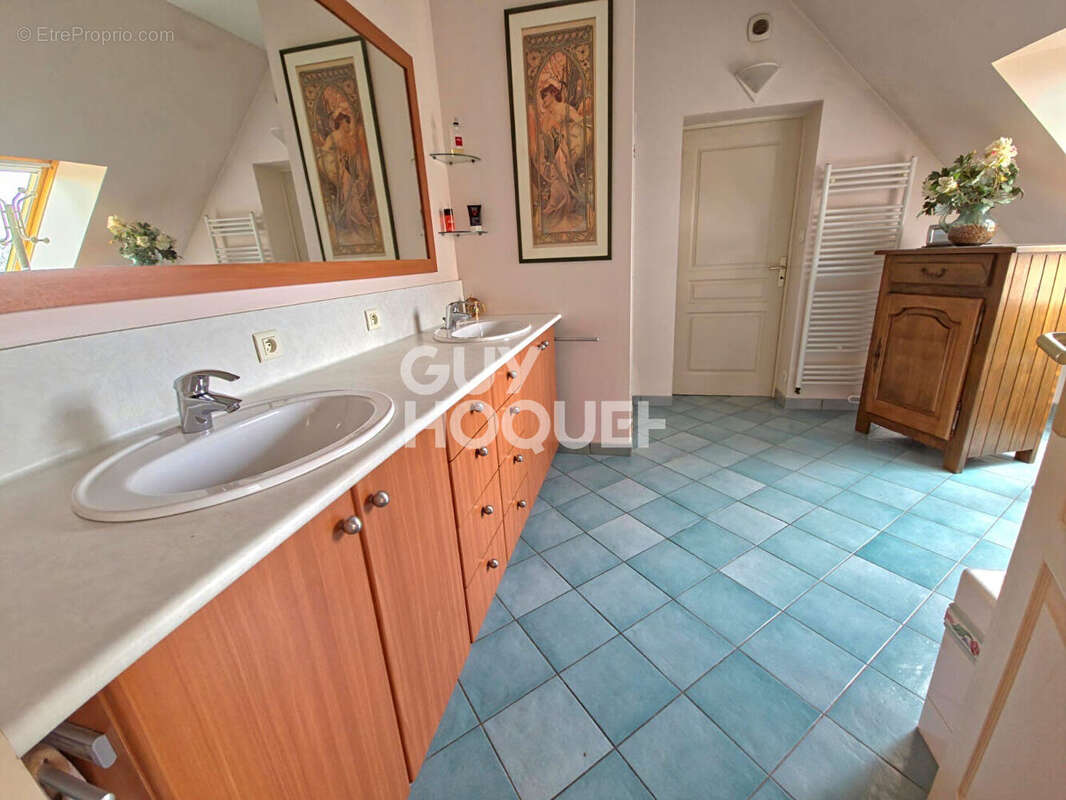 Maison à LE VAL-SAINT-PERE