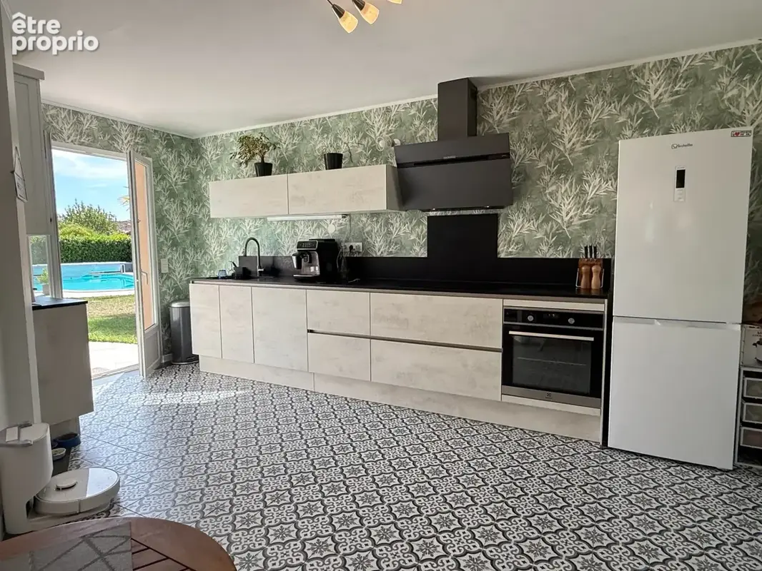 SAINT PRYVE SAINT MESMIN, maison a vendre, piscine et jardin - photo 9