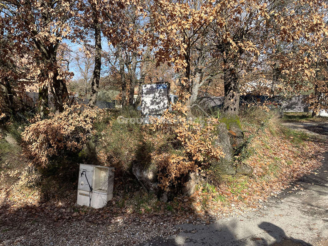 Terrain à VINON-SUR-VERDON