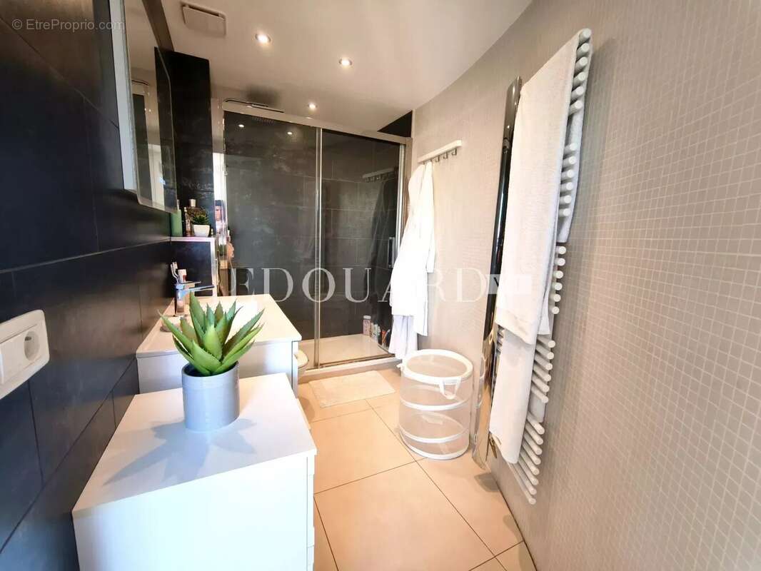Appartement à ROQUEBRUNE-CAP-MARTIN