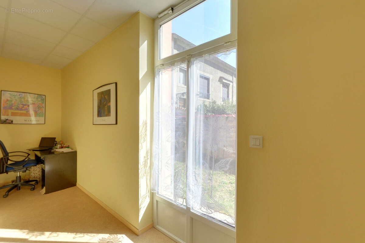 Maison à SAINT-SAUVEUR-DE-MONTAGUT