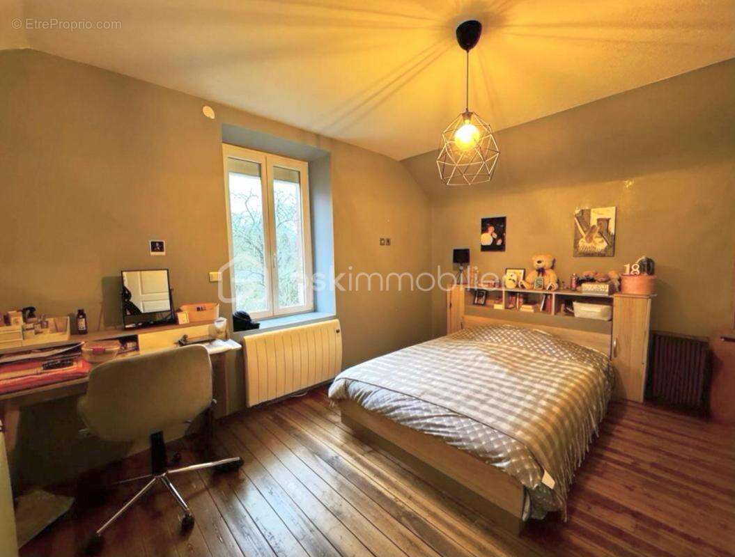 Maison à VIVIER-AU-COURT