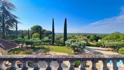 Maison 400 m² à Uzes  - photo 2