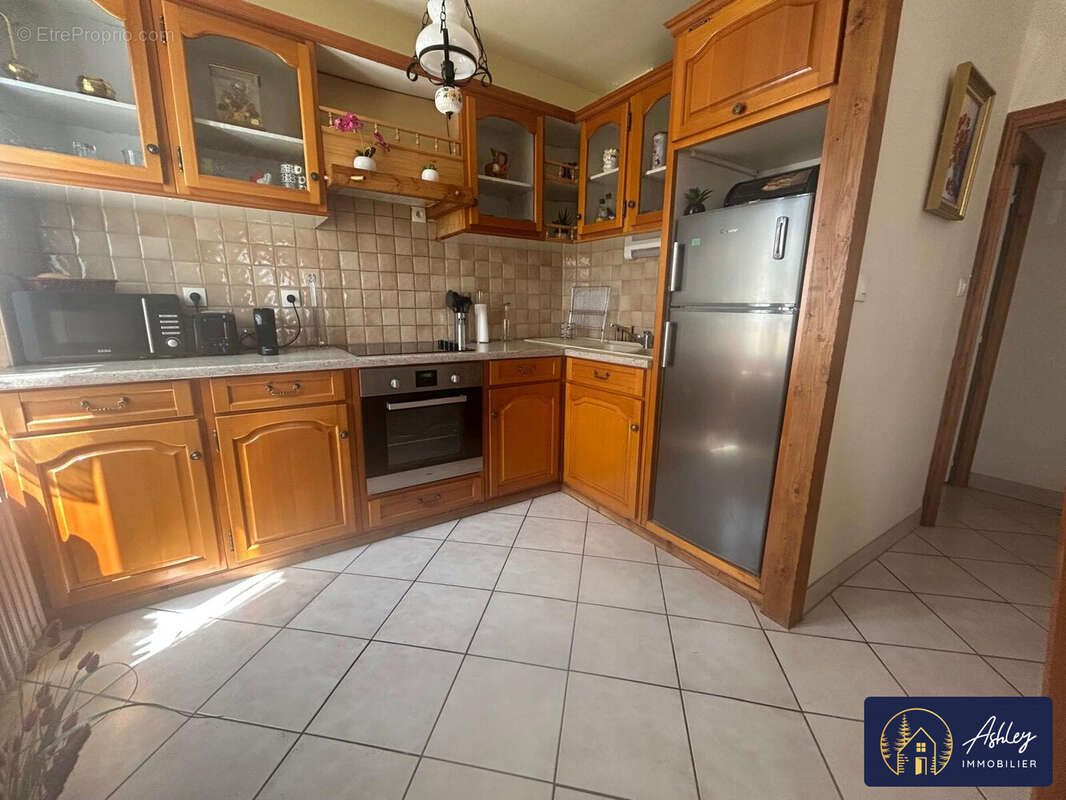 Immeuble 6 appartements RIOM-ES-MONTAGNES  - Appartement à RIOM-ES-MONTAGNES