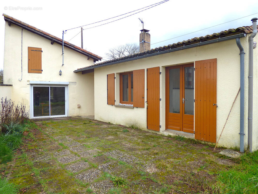 Maison à CHIRE-EN-MONTREUIL