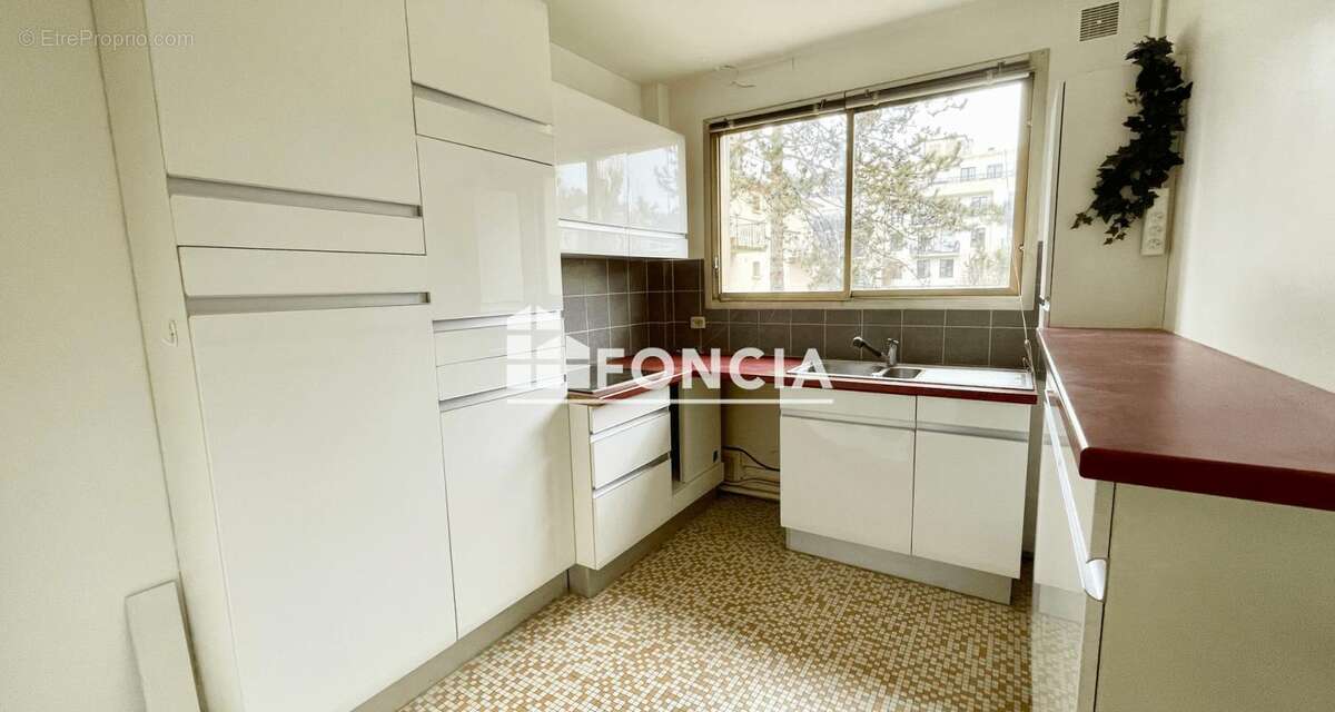 Appartement à LE PLESSIS-ROBINSON