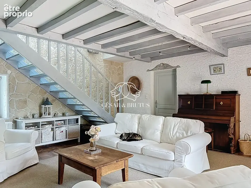 Maison 245 m² à Cordelle  - photo 4