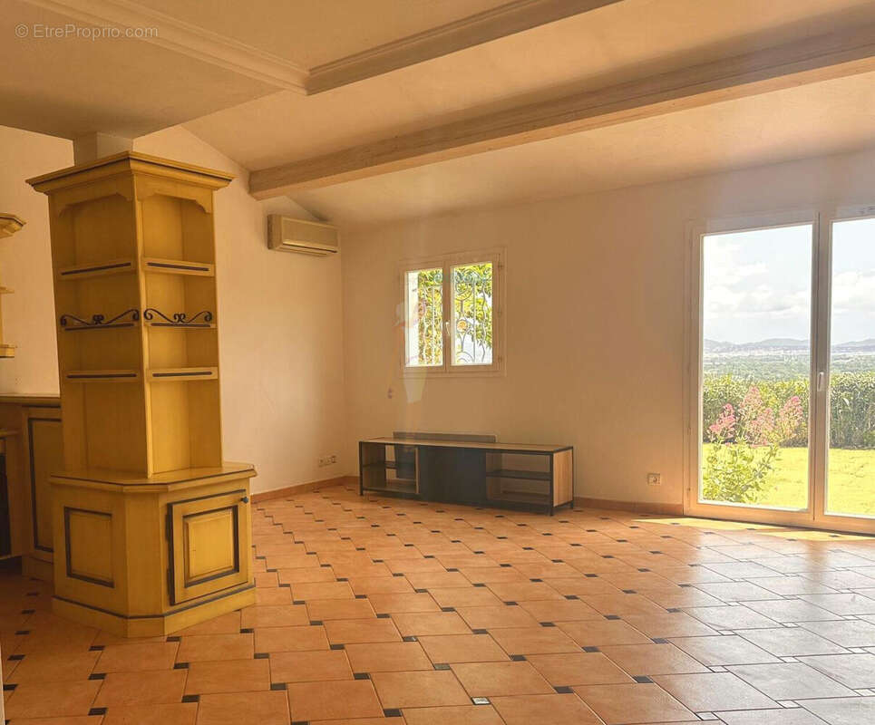 Maison à ROQUEBRUNE-SUR-ARGENS