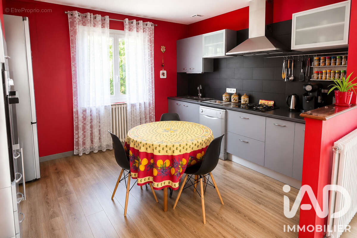 Maison 80 m² à Lons-Le-Saunier  - photo 4