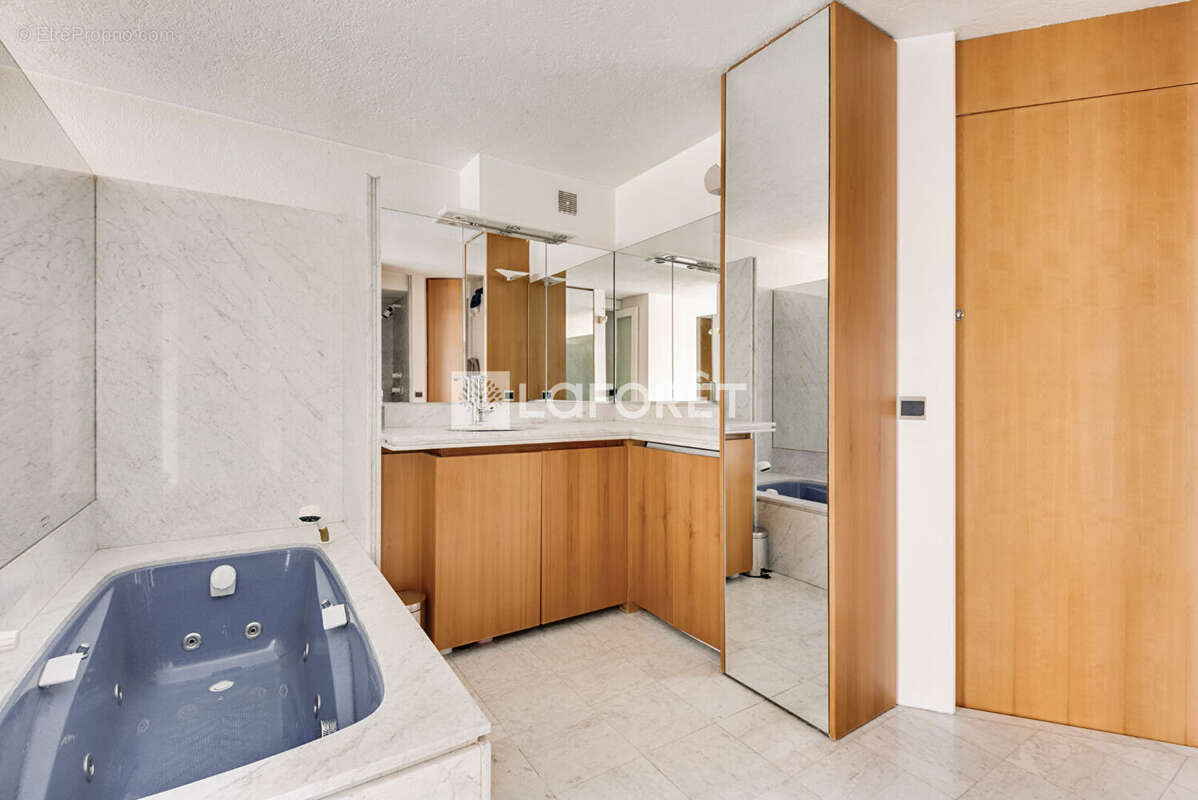 Appartement à PARIS-14E