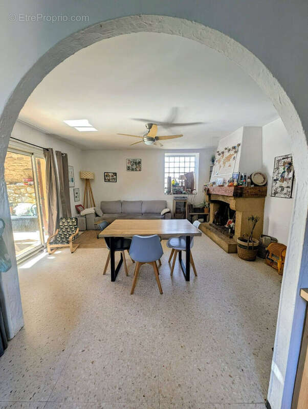 Maison à VENEJAN