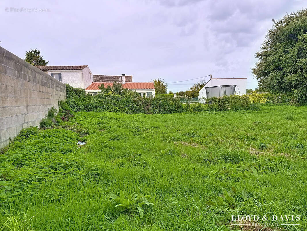 Terrain à MEDIS