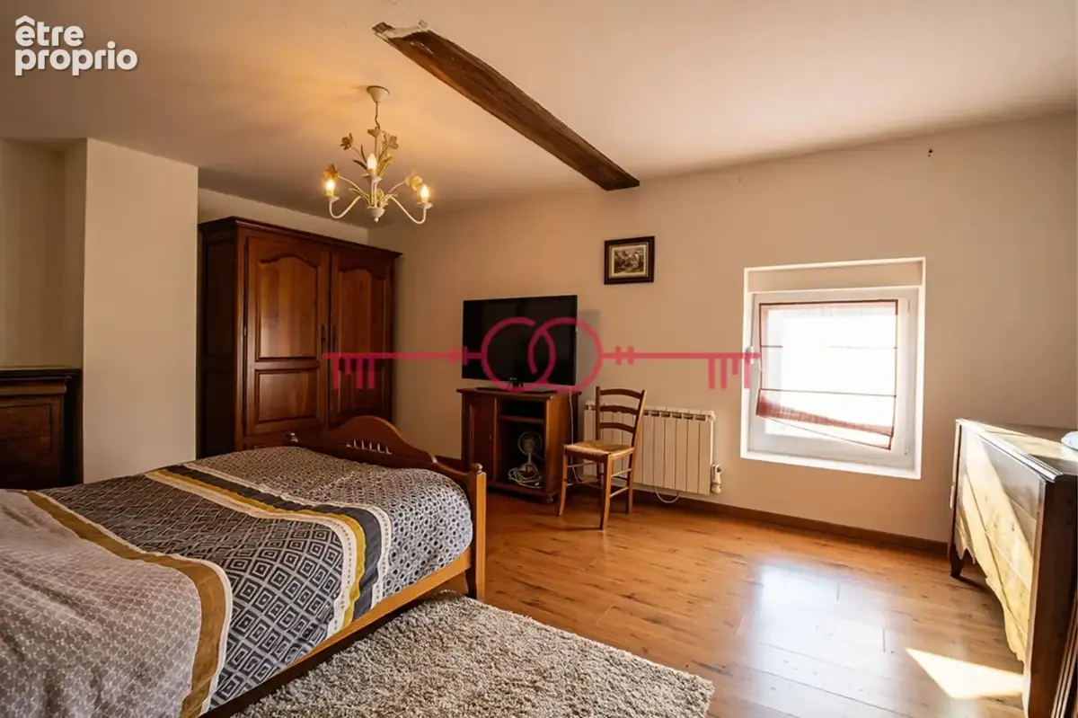 Maison familiale de 277 m² - 5 chambres - Plain-pied possible - Thibie - photo 10